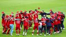 Para pemain Bayern Munchen merayakan gelar juara usai menaklukkan Moenchengladbach pada laga Liga Jerman di Allianz Arena, Sabtu (8/5/2021). Bayern Munchen menang enam gol tanpa balas. (AP/Matthias Schrader, Pool)