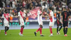 Para pemain AS Monaco melakukan selebrasi pada akhir matchday 1 League Phase Liga Champions 2024/2025 yang digelar di Stade Louis II, Kamis, 19 September 2024 atau Jumat (20/9/2024) dini hari WIB. (AP Photo/Laurent Cipriani)