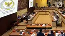 Suasana rapat dengar pendapat (RDP) dengan Komisi II DPR tentang pentetapan revisi PKPU Nomor 8 tahun 2024 terkait keputusan Mahkamah Konstitusi di kompleks Parlemen, Senayan, Jakarta, Minggu (25/8/2024). (merdeka.com/Arie Basuki)