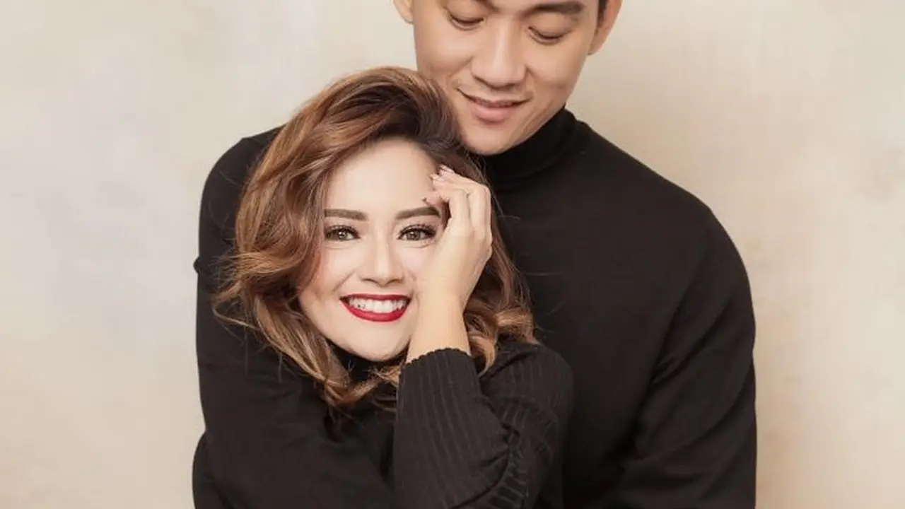 6 Momen Kompak Ifan Seventeen dan Citra Monica Pakai Baju Couple, Serasi