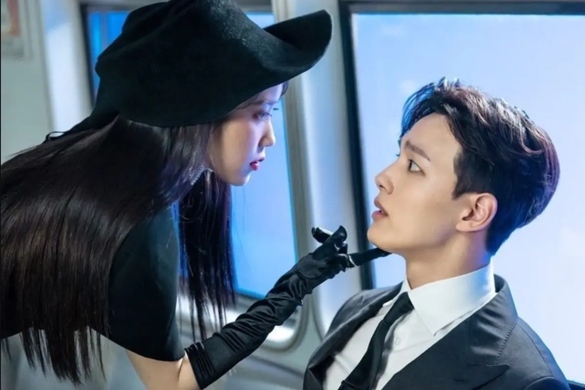 Hotel Del Luna