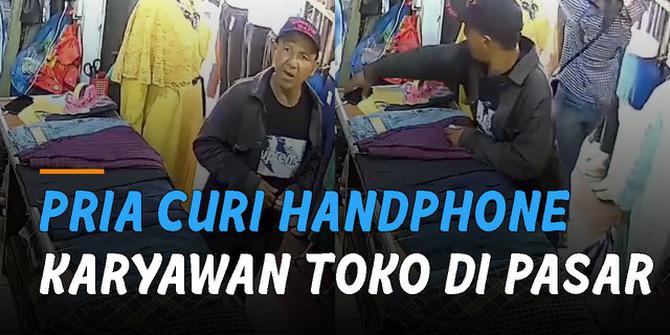 VIDEO: Nekat, Pria Curi Handphone Karyawan Toko Di Pasar