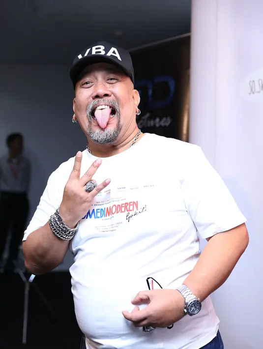 Indro pun memberi bocoran bahwa candaan-candaannya seperti sketsa. Di film ini terdapat konflik besar yang melatarbelakangi konflik lain, meskipun seperti  Warkop namun lebih masa kini. (Galih W. Satria/Bintang.com)