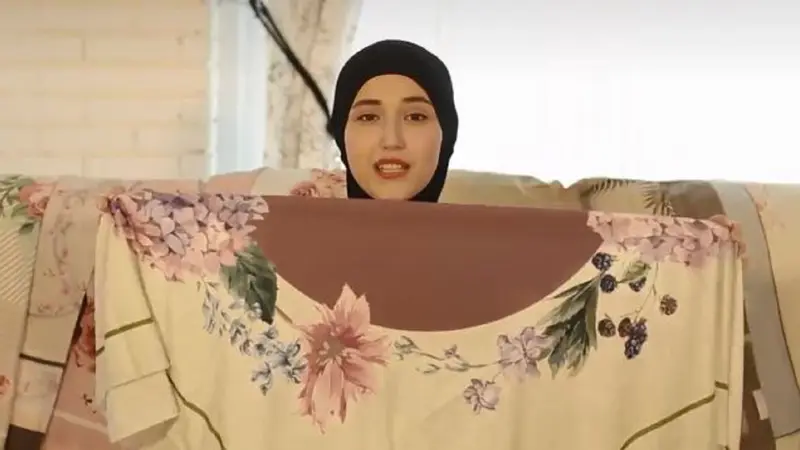 Tutorial Hijab Adelia Pasha