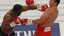 Wladimir Klitschko saat menghindari pukulan dari Bryant Jennings. (AP Photo/Julio Cortez)