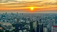 Ilustrasi langit sore di kantor. (Gambar oleh Jonny Belvedere dari Pixabay)