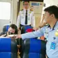 Proses deportasi warga Malaysia oleh petugas Kantor Imigrasi Dumai. (Liputan6.com/M Syukur)
