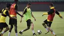 Para pemain Dortmund melakukan latihan ringan di Guangdong, Cina, Senin (17/7/2017). Dortmund akan menghadapi AC Milan pada laga International Champions Cup. (AFP)