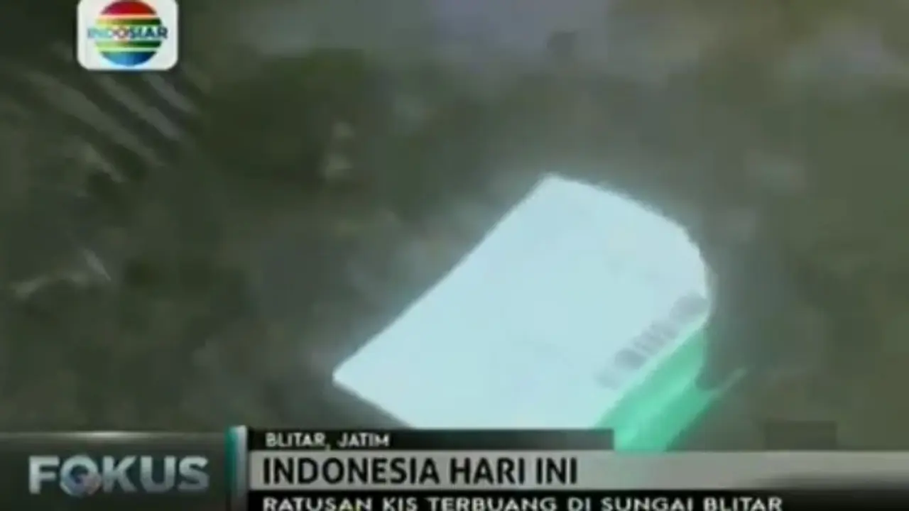 Ratusan KIS Aktif Ditemukan Terbuang di Dasar Sungai Blitar 