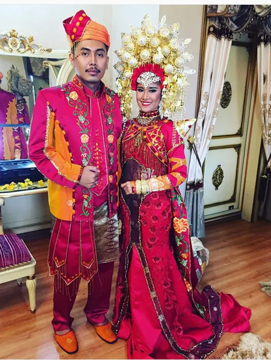 "Iya dia (Chika Waode) ada, ada pengacara. Pagi, jam 09.00," ujar salah satu saksi yang menyaksikan kehadiran Chika di Pengadilan Agama Jakarta Barat, Kamis (6/4). (Instagram/cqawaode)