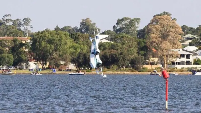 Kecelakaan pesawat di Perth yang menewaskan WNI, Putri Banten, Endah Ari Cakrawati. (Michael Legg)