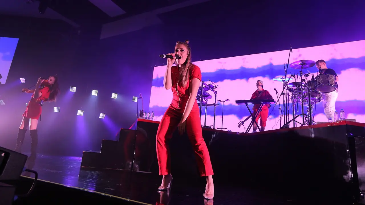 [Bintang] Pesona Konser Clean Bandit di Jakarta dan Absennya Grace Chatto