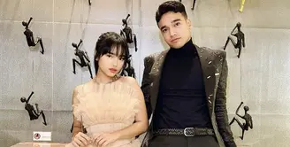 Dua ipar mendiang Vanessa Angel ini dikenal sebagai adik &amp; kakak yang kompak terlihat di awal kemunculannya di dunia entertainment. Sama-sama punya kekasih, keduanya sudah jarang terlihat berfoto bersama. Baru lah kali ini Fuji menunggah foto bersama kakak tersayang. (@fuji_an)