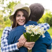 ilustrasi memeluk pasangan/photo created by freepik - www.freepik.com