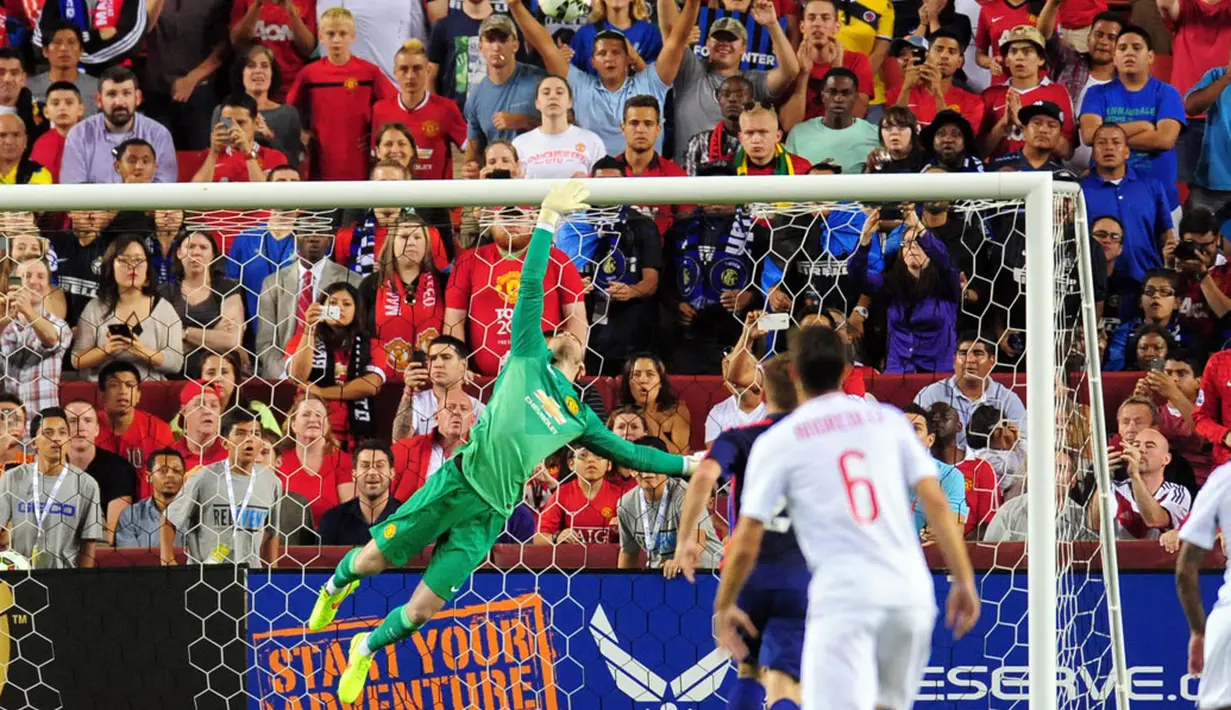Salah satu aksi penjaga gawang Manchester United, David De Gea, saat berlaga kontra Inter Milan di laga kedua Guines International Champions Cup di FedExField, (29/7/2014). (REUTERS/Evan Habeeb-USA TODAY Sports)
