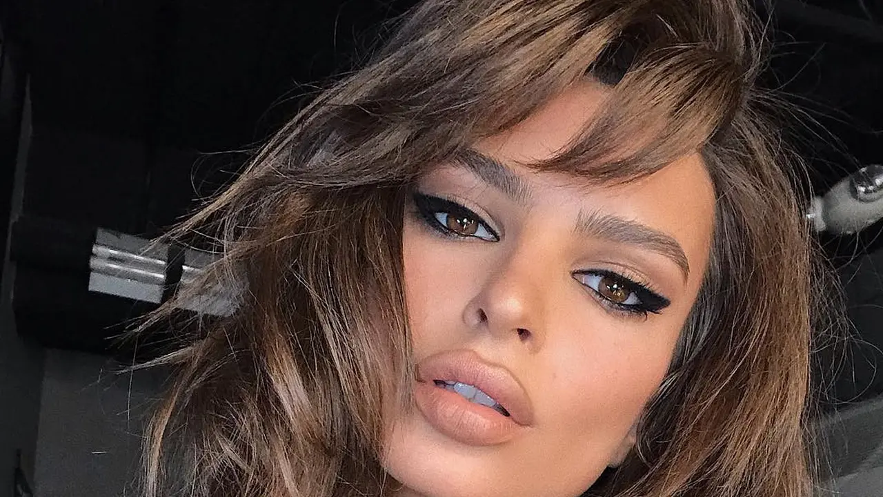 Mau Bentuk Winged Eyeliner Sempurna? Ini Caranya