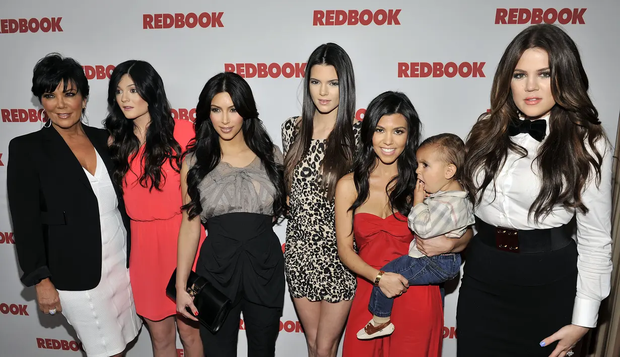 Seluruh keluarga Kardashian pun sangat bahagia dengan kehamilan Khloe Kardashian dan merasa ini adalah tahun terbaik. (TOBY CANHAM / GETTY IMAGES NORTH AMERICA / AFP)