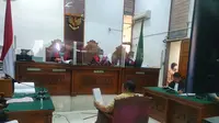 Irjen Napoleon Bonaparte dalam sidang tindak pidana penganiayaan terhadap Muhammad Kace alias Muhammad Kece di PN Jakarta Selatan, Kamis (7/4/2022). (Merdeka/Bachtiarudin Alam)
