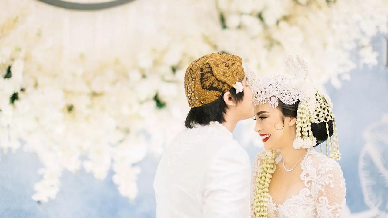 6 Potret Pernikahan Kevin Aprilio dan Vicy Melanie, Hanya Dihadiri Keluarga
