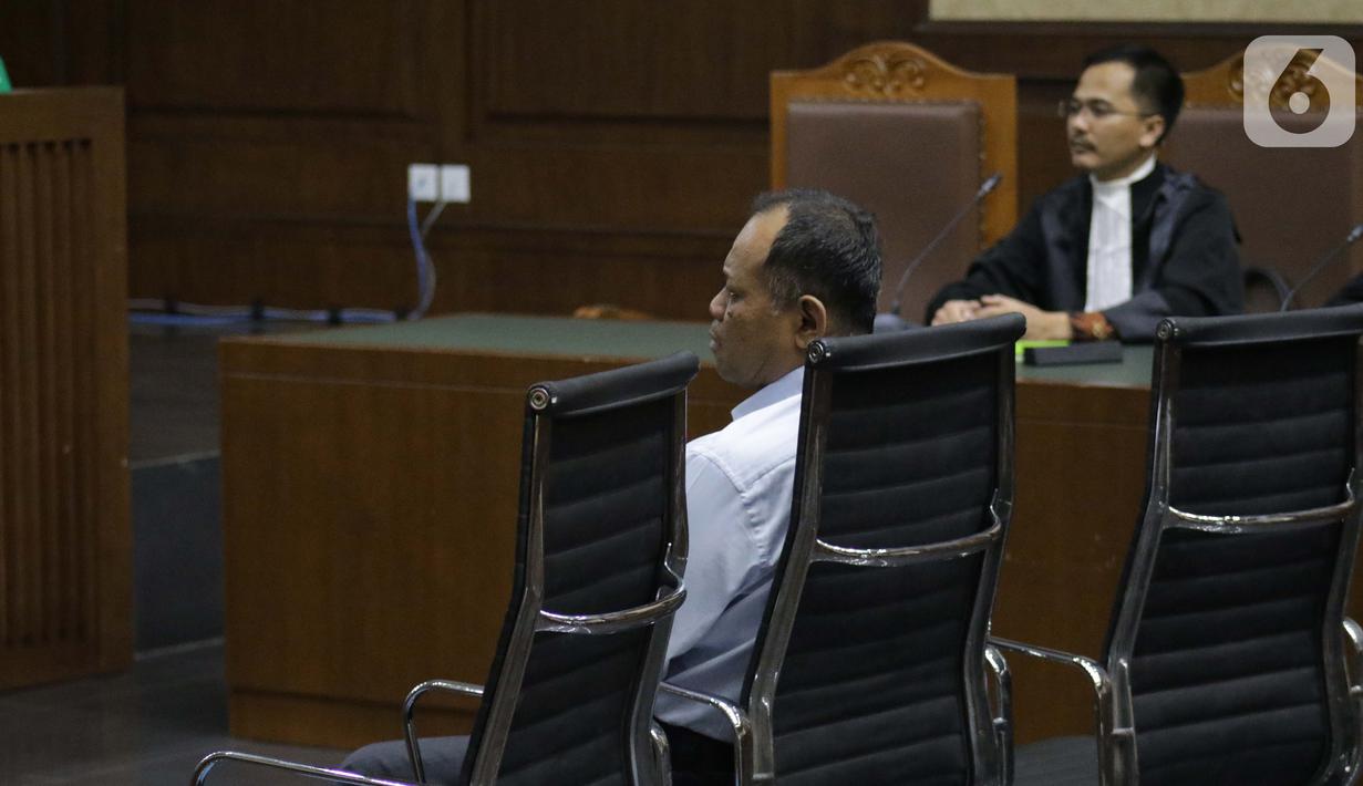 Terdakwa kasus dugaan kepemilikan senjata api illegal, Habil Marati saat menjalani sidang lanjutan di Pengadilan Negeri Jakarta Pusat, Kamis (10/10/2019). Sidang beragendakan pembacaan tanggapan JPU atas eksepsi yang dibacakan terdakwa dan penasehat hukum terdakwa. (Liputan6.com/Helmi Fithriansyah)