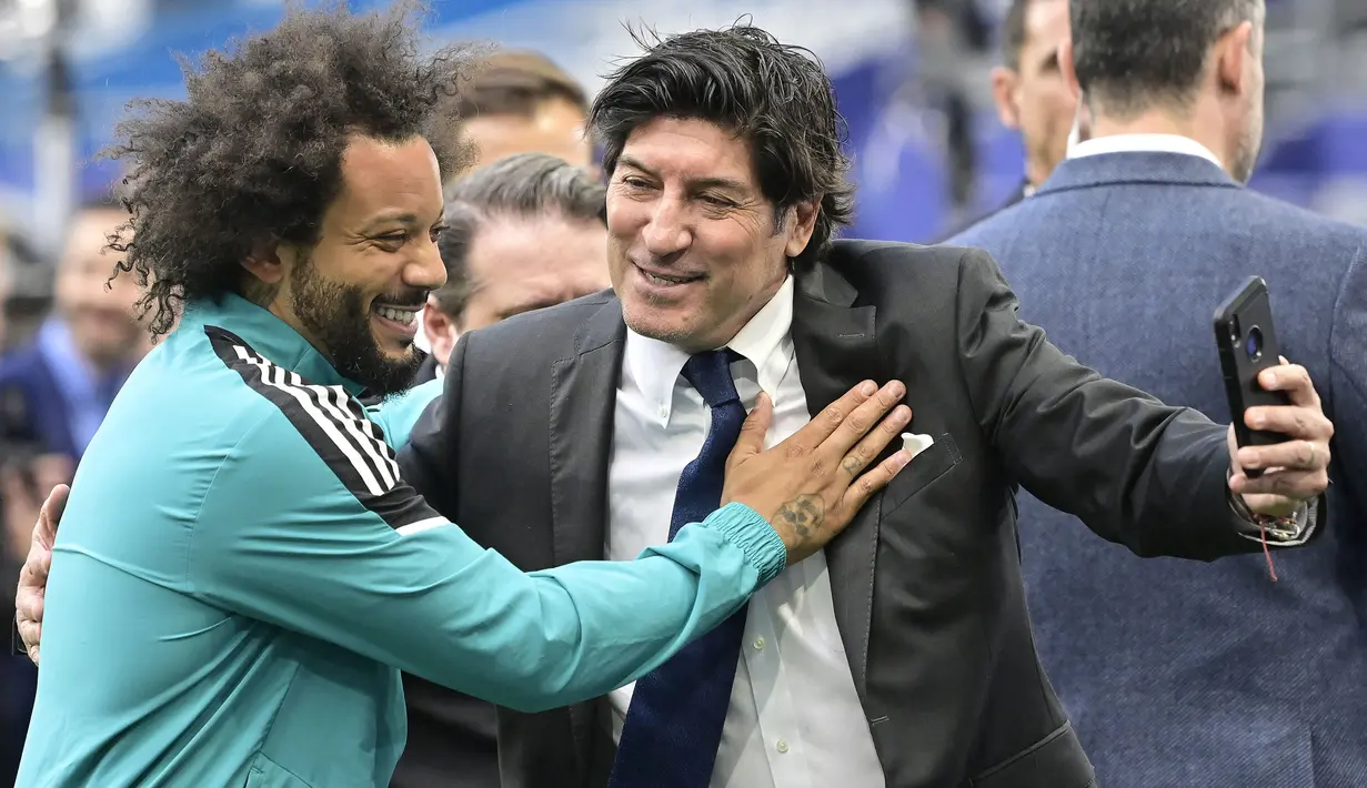 Ivan Zamorano yang pensiun pada Juli 2003 bersama Colo-Colo tercatat pernah membela Real Madrid selama 4 musim mulai 1992/1993 hingga 1995/1996. Ia total tampil dalam 173 laga bersama Real Madrid di semua kompetisi dengan torehan 101 gol dan 4 assist. Tiga gelar juara sukses diraihnya, yaitu trofi La Liga 1994/1995, trofi Copa Del Rey 1992/1993 dan trofi Supercopa de Espana 1993. (AFP/Javier Soriano)