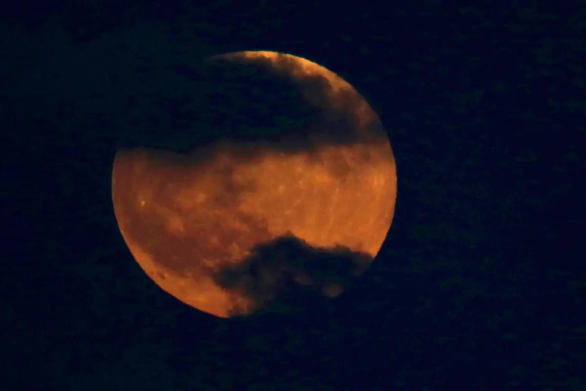 Gerhana Bulan Total di Berbagai Negara