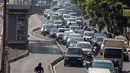Jalanan sudah mulai dipadati kendaraan bermotor, baik roda dua, mobil pribadi dan sebagainya, Jakarta, Senin (4/8/14). (Liputan6.com/Miftahul Hayat)