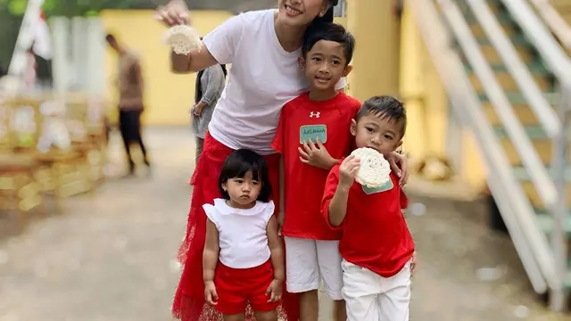 Potret Aliyah Rajasa asuh anak