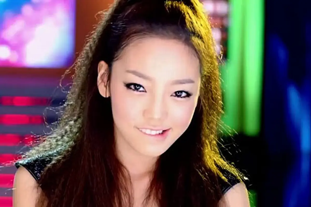 goo-hara-131031b.jpg