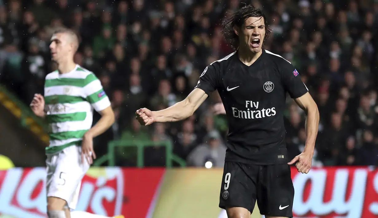 Penyerang PSG, Edinson Cavani berhasil mecetak dua gol saat timnya melawan Celtic pada laga Group B Liga Champions di Celtic Park stadium, Glasgow, (12/9/2017). PSG Menang 5-0. (AP/Scott Heppell)