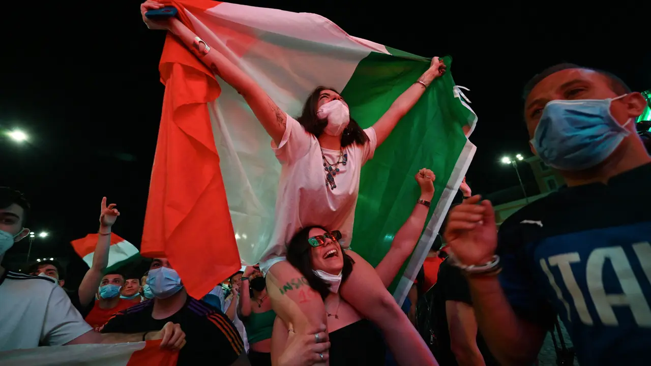 Foto Piala Eropa: Seger, Suporter Cantik Timnas Italia di Laga Perdana Euro 2020