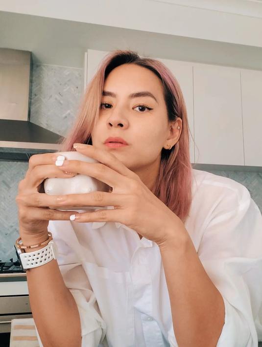 Bagi penikmat program berita sejak tahun 2000-an, pasti sudah familiar dengan sosok Chantal Della Concetta. (FOTO: instagram.com/chantaldellaconcetta_/)