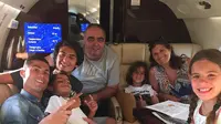 Cristiano Ronaldo di dalam pesawat jet pribadi bersama keluarganya | foto : instagram