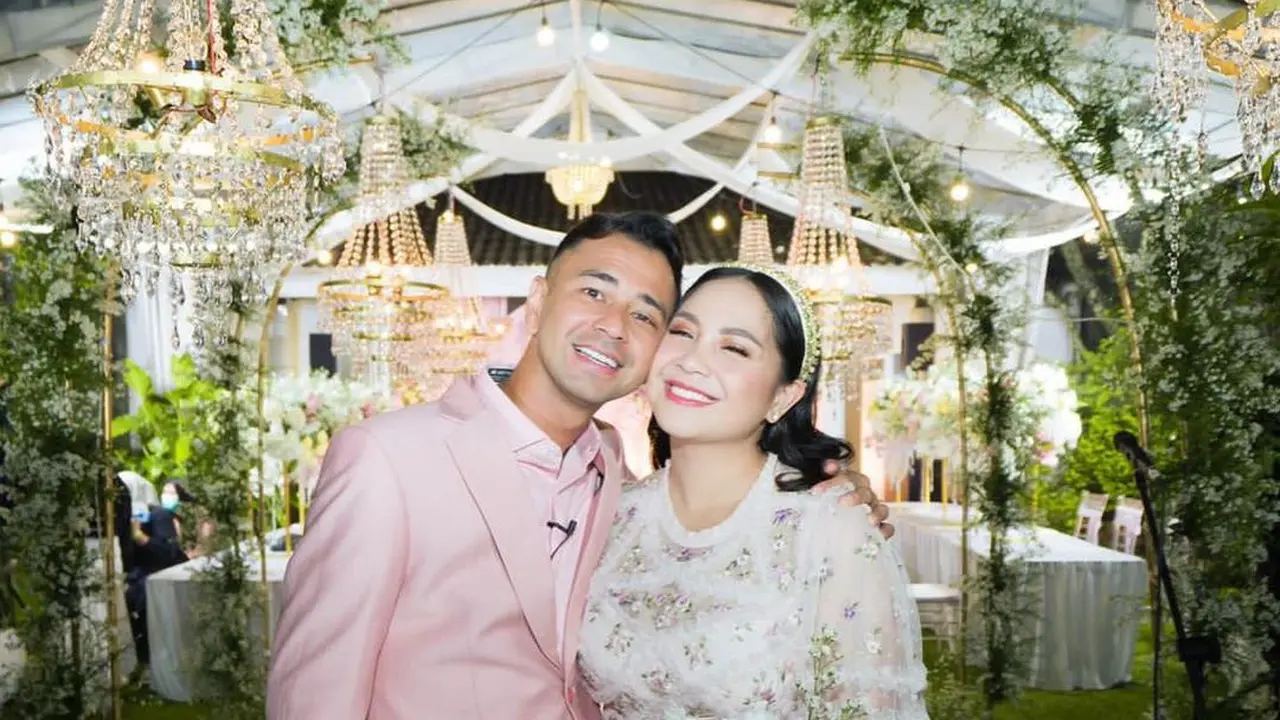 Gaya Kompak Serba Pink Raffi Ahmad dan Nagita Slavina Rayakan Anniversary Pernikahan ke-8 Tahun