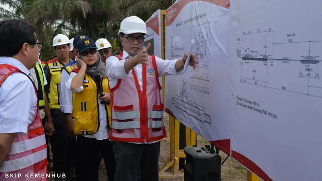 Menteri Perhubungan Budi Karya Sumadi meninjau langsung pembangunan bandara VVIP di IKN Nusantara
