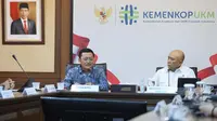 Menteri Koperasi dan UKM Teten Masduki menggelar pertemuan dengan Ketua Komisi Pengawas Persaingan Usaha (KPPU) M Afif Hasbullah. (Dok KemenkopUKM)