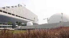 Bangunan revitalisasi Taman Ismail Marzuki (TIM) di Cikini, Menteng, Jakarta Pusat, Jumat (11/3/2022). Pengerjaan revitalisasi TIM yang dimulai pertengahan tahun 2019 tersebut ditargetkan selesai pada akhir tahun 2022. (Liputan6.com/Herman Zakharia)