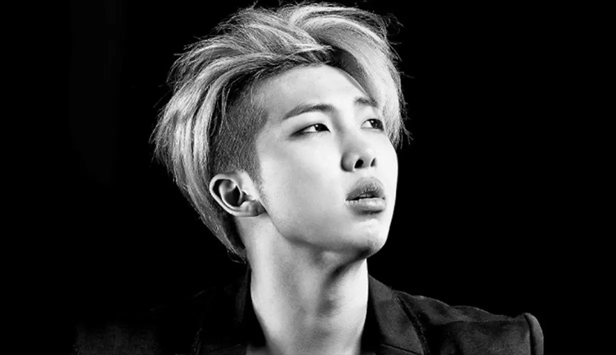 Baru-baru ini, leader BTS, Rap Monster baru saja menjalan operasi hidung. Seperti diketahui, cowok yang akrab disapa RM ini menderita septum menyimpang. (Foto: Allkpop.com)