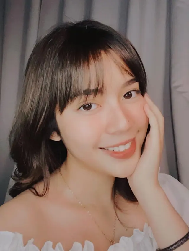 6 Gaya Fay Nabila Tampil Berponi Ini Makin Menawan