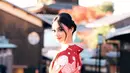 Miliki wajah oriental, penampilan Gege dibalut baju kimono disebut bak warga lokal.  [Foto: IG/gegeelisa94].