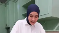 6 Potret Dapur Rumah Zaskia Adya Mecca, Dominasi Hijau Mint Elegan dengan Sentuhan Vintage Modern