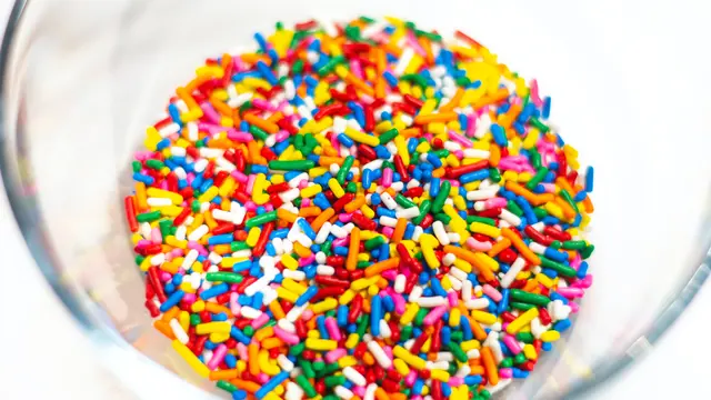 Contoh ilustrasi sprinkles di dalam wadah penyimpanan