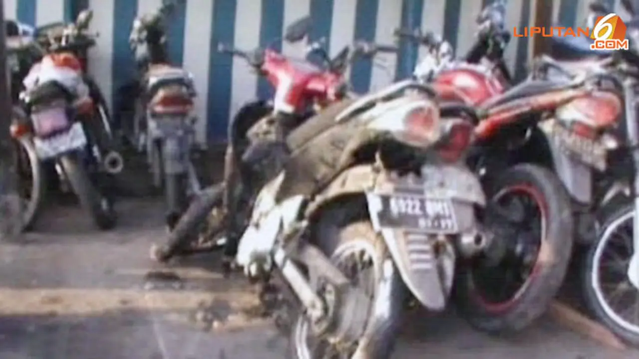 tabrak-polisi130805a.jpg