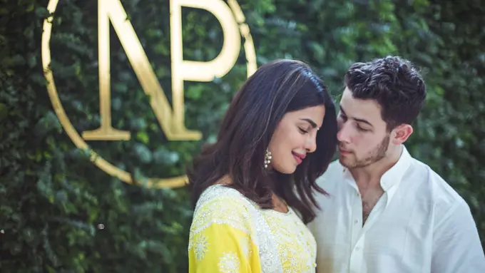 [Bintang] Nick Jonas - Priyanka Chopra