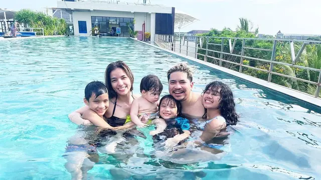 Potret Kompak Sheila Marcia dan Dimas Putra Asuh Anak, Kini Hamil Lagi