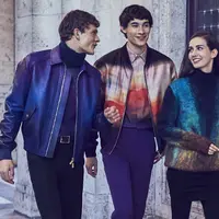 Berluti memperkenalkan koleksi musim dingin 2021 mereka yang mengadaptasi karya pelukis Lev Khesin dengan warna dan bentuk tekstur yang juga menginformasikan teknik dan fabrikasi. Foto: Document/Berluti.