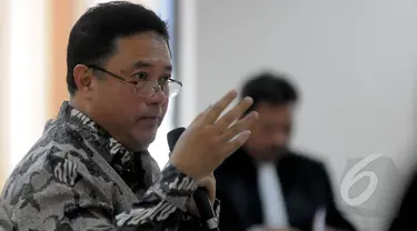 Direktur PT Citra Mandiri Metalindo Abadi, Budi Susanto memberikan kesaksian di sidang lanjutan Didik Purnomo, Pengadilan Tipikor, Jakarta, Kamis (12/2/2015). (Liputan6.com/Herman Zakharia)