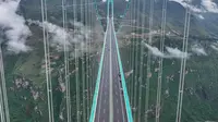 Jembatan Tertinggi di Dunia Beroperasi di China, Perjalanan 2 Jam Jadi Hanya 2 Menit