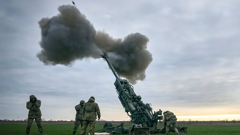 Pasukan Ukraina Gempur Rusia Pakai Howitzer M777 Pasokan AS di Kherson