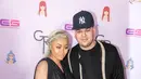 Kabarnya, Rob Kardashian memberikan 28 macam karangan bunga untuk Blac. Tak hanya itu, Rob rela merogoh kocek besar demi membeli jet pribadi untuk berlibur ke Miami bersama Blac Chyna. (AFP/Bintang.com)